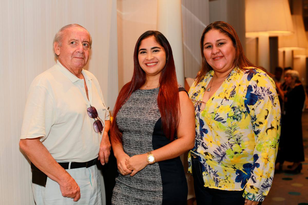 Alfredo Machuca, Leslie Fong y Margarita Mercado.