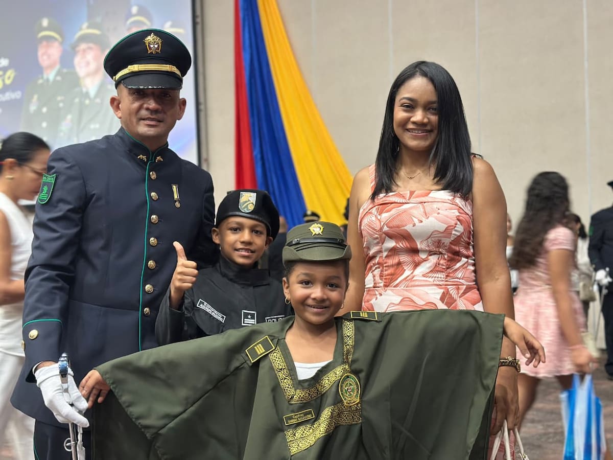 60 intendentes y 95 subintendentes recibieron un nuevo grado en un acto que reconoció su trayectoria y compromiso con el servicio..