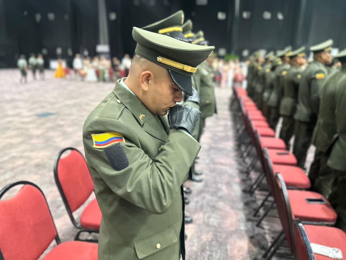 60 intendentes y 95 subintendentes recibieron un nuevo grado en un acto que reconoció su trayectoria y compromiso con el servicio..