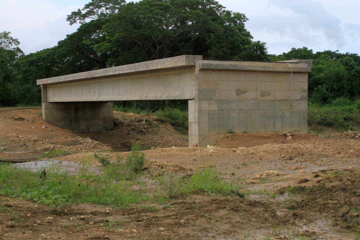 Obras en Zipacoa están detenidas y nadie lo explica