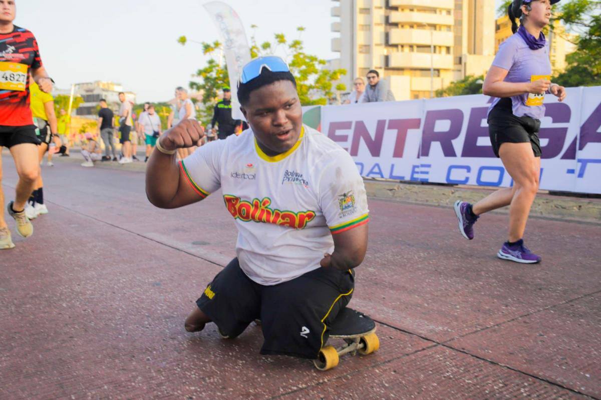 Video: Freddy Marimón casi se revienta la cara por mal estado de una calle