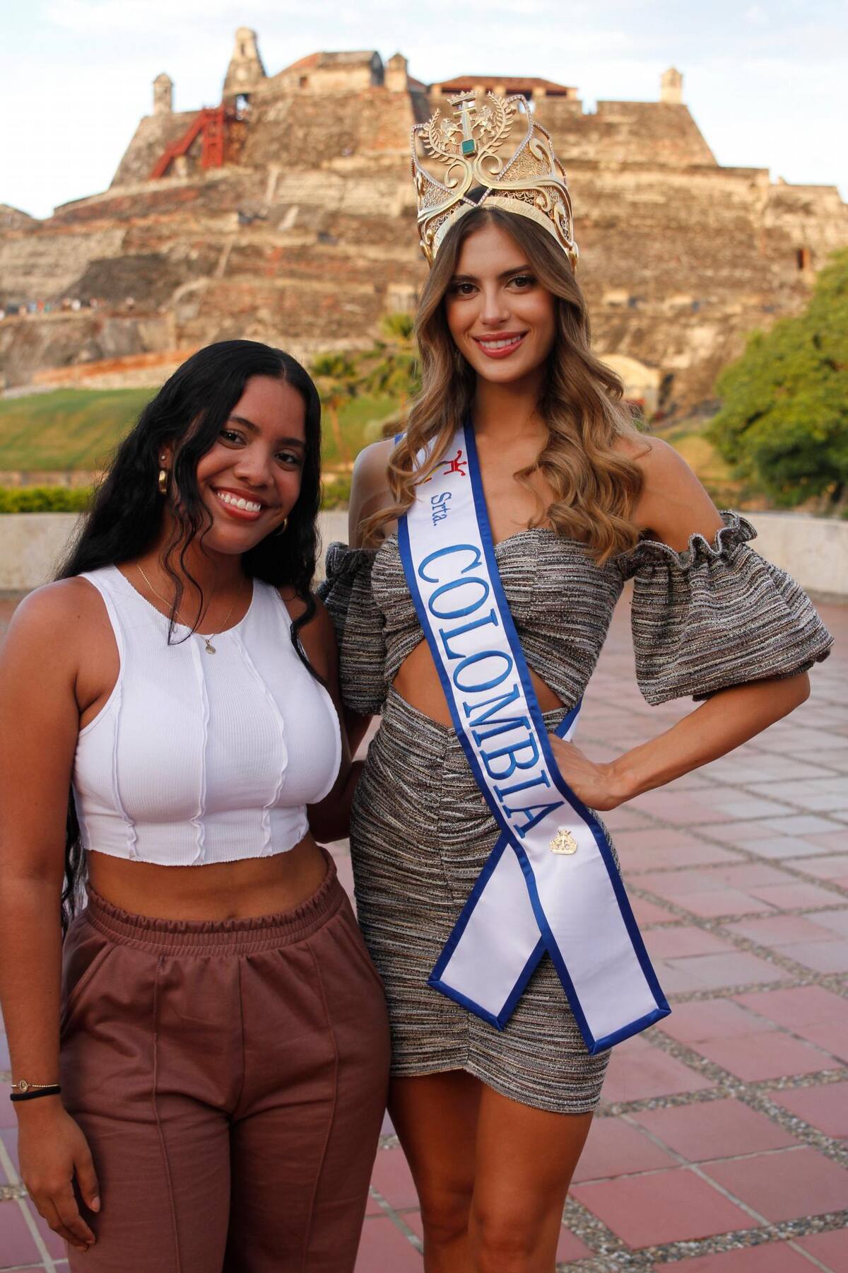 La diseñadora gráfica, Rosa García y la Señorita Colombia Sofía Osío Luna