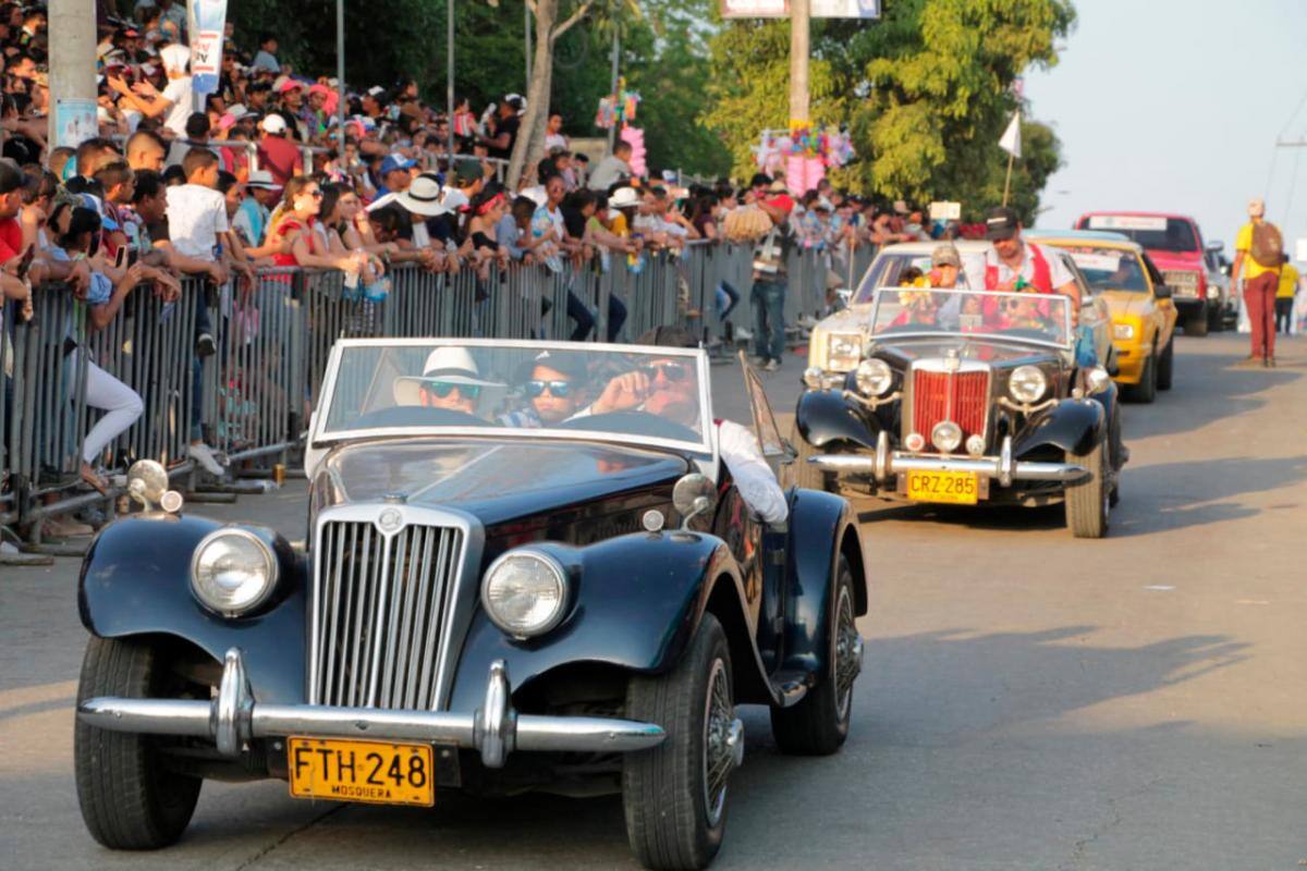 Los carros antiguos se convirtieron como es ya costumbre en una de las principales atracciones. // Manuel Santiago Pérez.