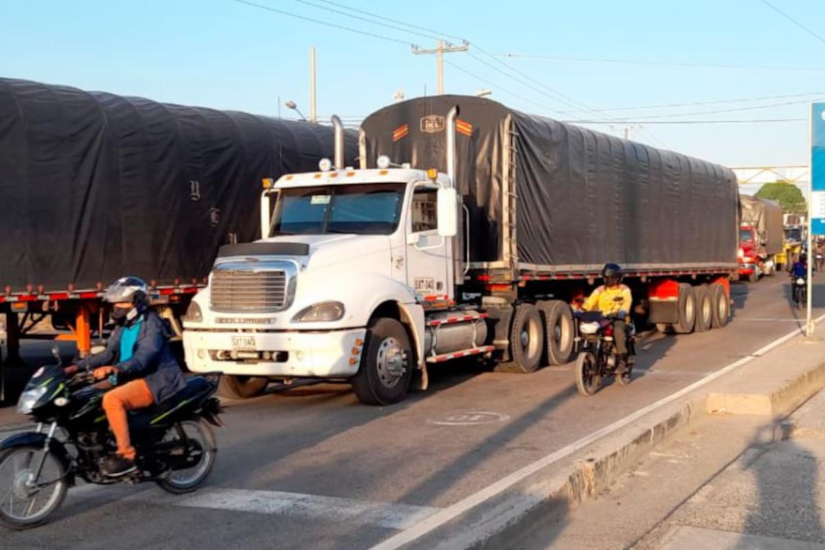¡Caos! Camioneros siguen bloqueando vías en Cartagena
