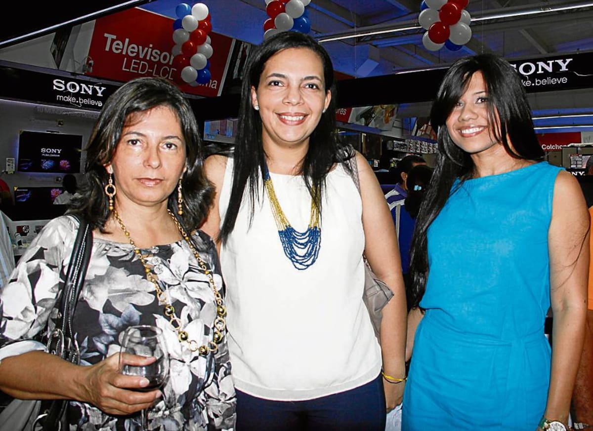 Melba Mora, Laura Quiroz y Jeiny Vélez.
