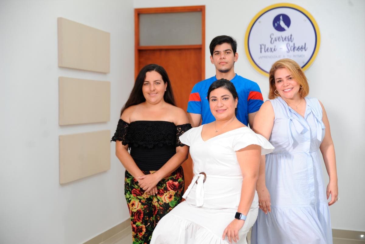 Dubraska Ramírez, Tutora Campaña 2; Santiago Vélez, Tutor Programa Ascenso; Chiqui de Vélez, Directora administrativa y Carolina Ramírez, Directora general de Gimnasio Everest. FOTOS LUIS EDUARDO HERRÁN
