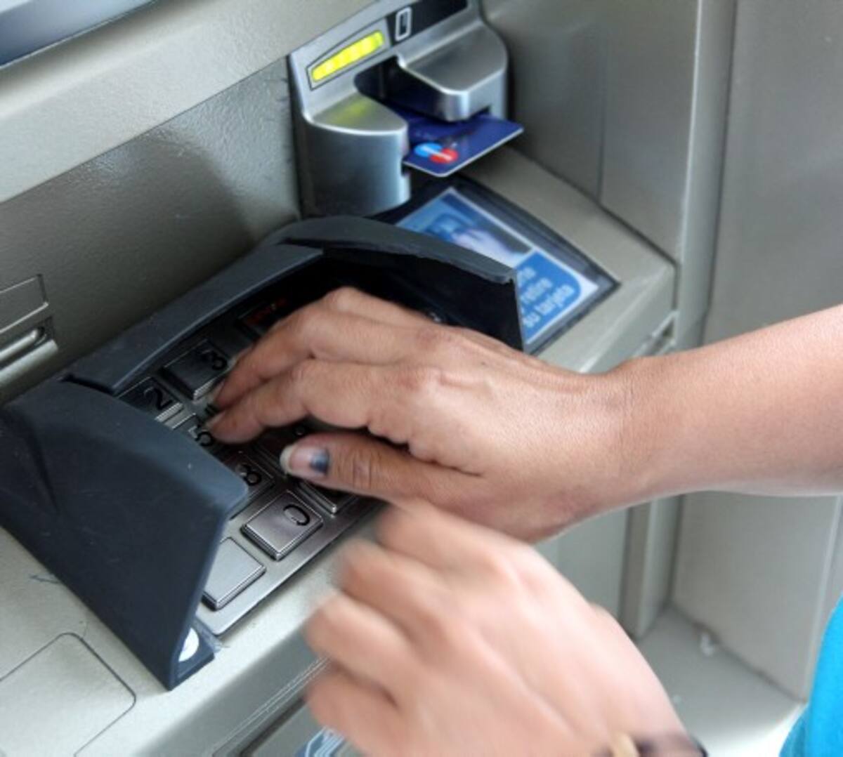 Los cobros de los servicios son las principales razones para que haya migraciones de clientes entre los bancos debido a la baja en los costos que algunos están ofreciendo.