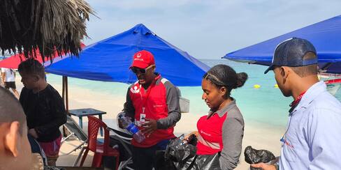 Veolia refuerza acciones ambientales y sociales en las islas de Cartagena este diciembre