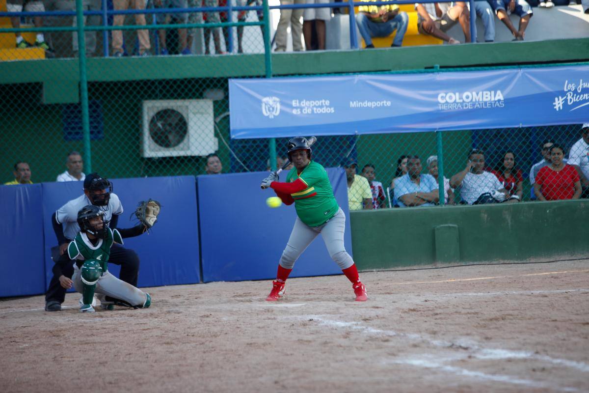 Sucre quitó invicto a Bolívar en el sóftbol femenino