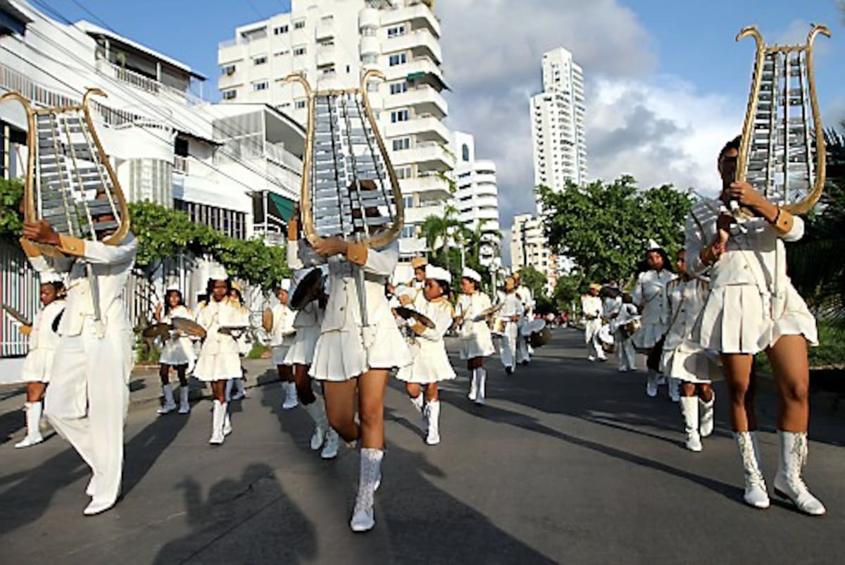 La música se apoderó de la Avenida Miramar durante la inauguración.