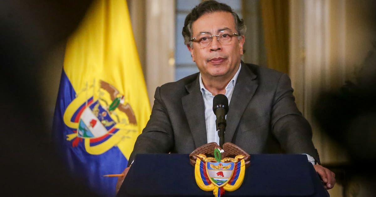 Caída de la pobreza en Barranquilla desata choque entre Petro y Char
