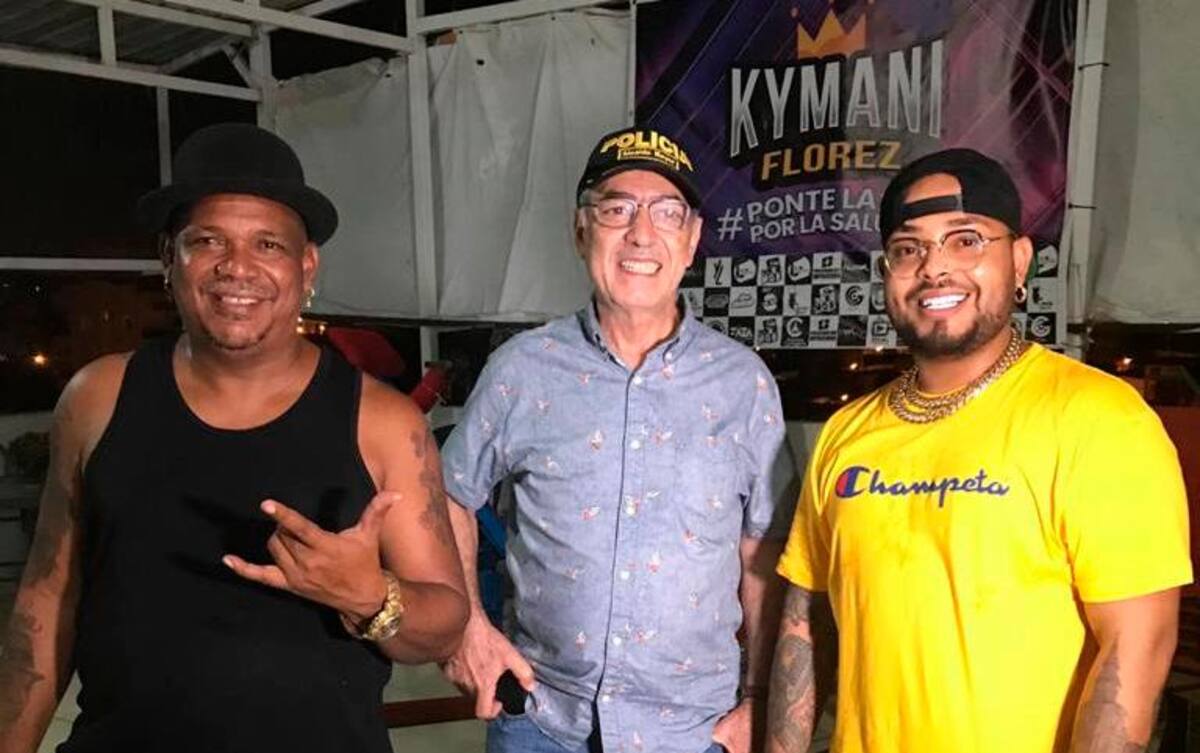 Kevin Flórez, su papá junto con el alcalde, William Dau