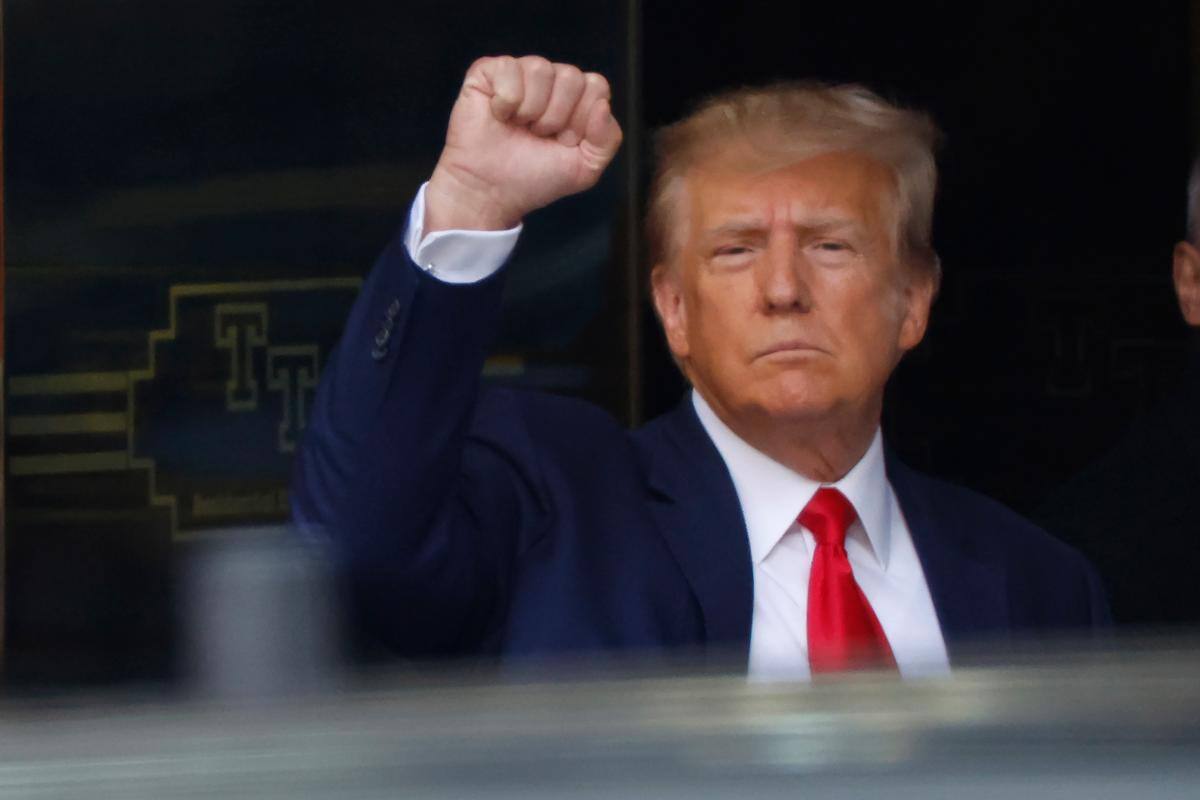 Atención: Donald Trump se entrega a la corte y queda bajo arresto