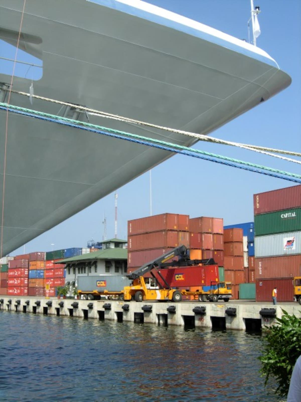 En este momento Colombia tiene cinco acuerdos comerciales vigentes con 12 países, cuatro tratados suscritos y dos más en negociación. ARCHIVO