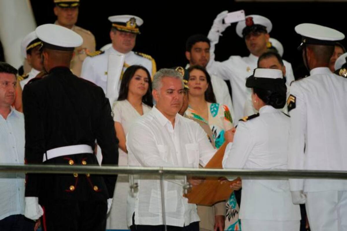 Duque durante la ceremonia de ascenso de miembros de la Armada Nacional. // Oscar Díaz.
