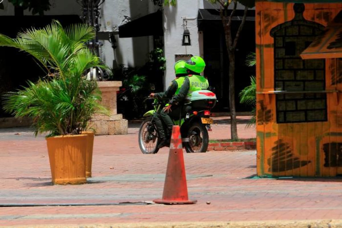 Alcalde exige sanciones para policías que pidieron dinero a turistas