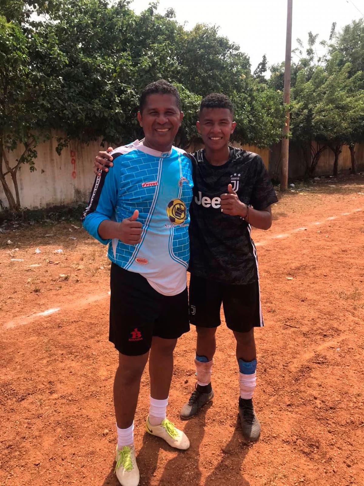Jhon Edinson siempre le ha seguido los pasos en el fútbol a su padre Edinson ‘El Mosco’ Gómez, uno de los mejores porteros que ha dado la historia del fútbol de Bolívar. //Cortesía