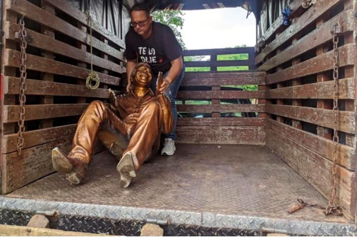 Escultura de Diomedes Díaz fue retirada en parque de Valledupar
