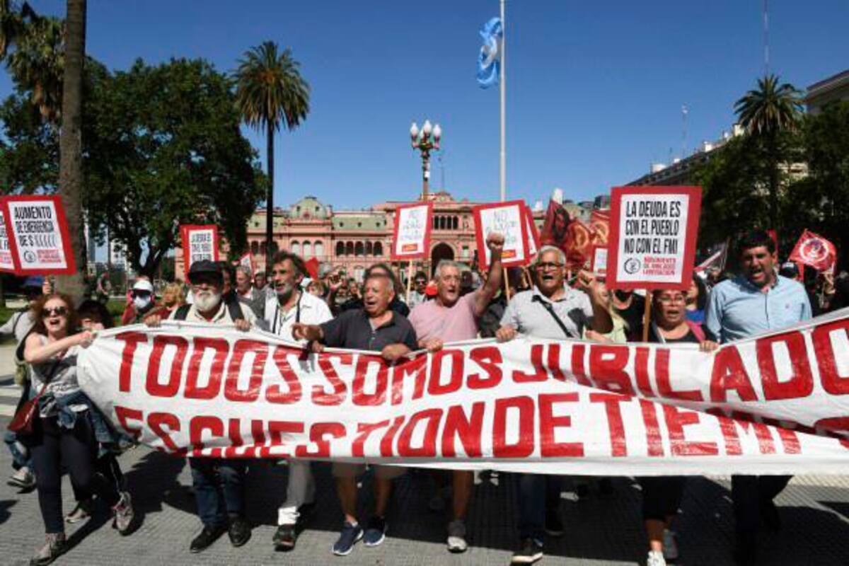 Argentina: miles de manifestantes protestan contra ajustes económicos de Milei