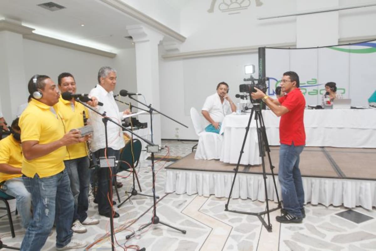RCN estuvo amenizada por una banda folclórica. Julio Castaño