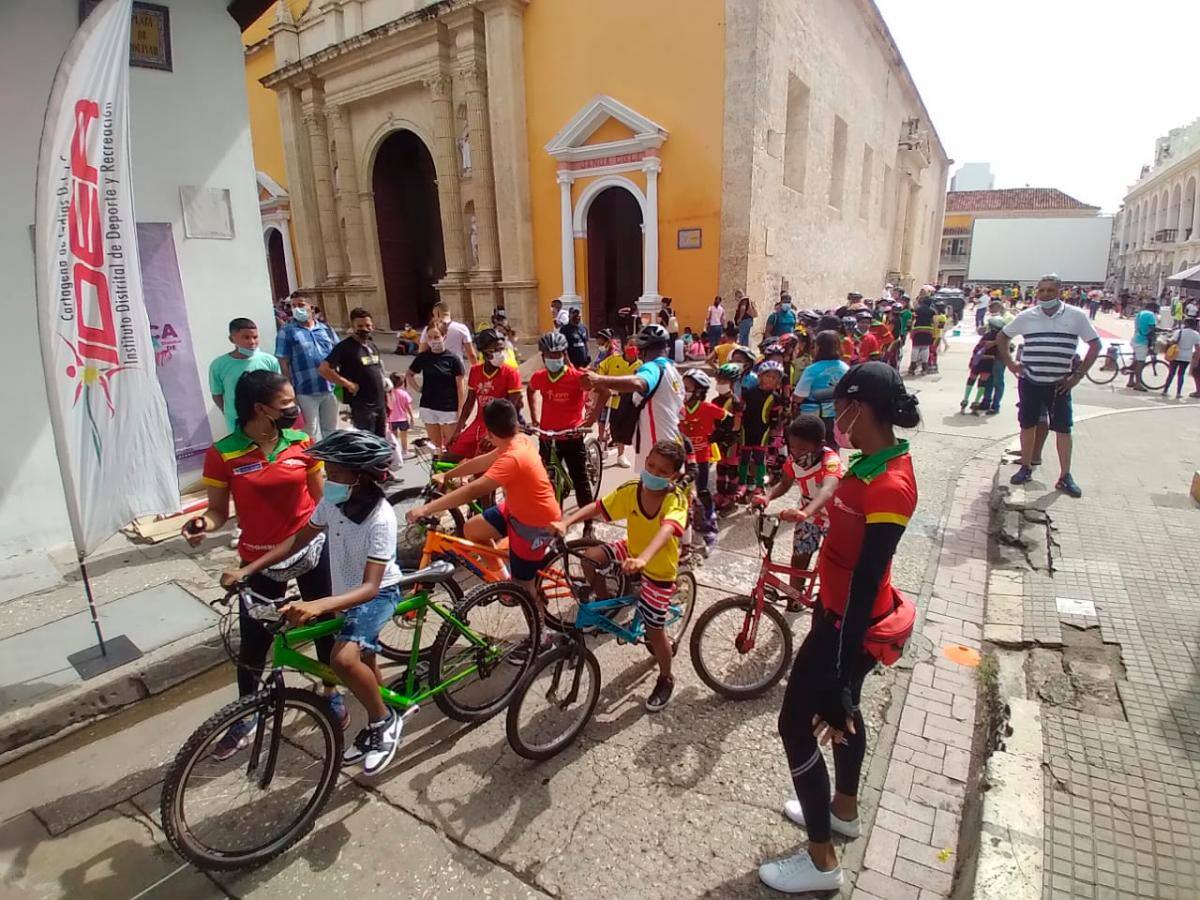 Niños, adultos y jóvenes hacen parte de las actividades. FOTO: JULIO CASTAÑO.