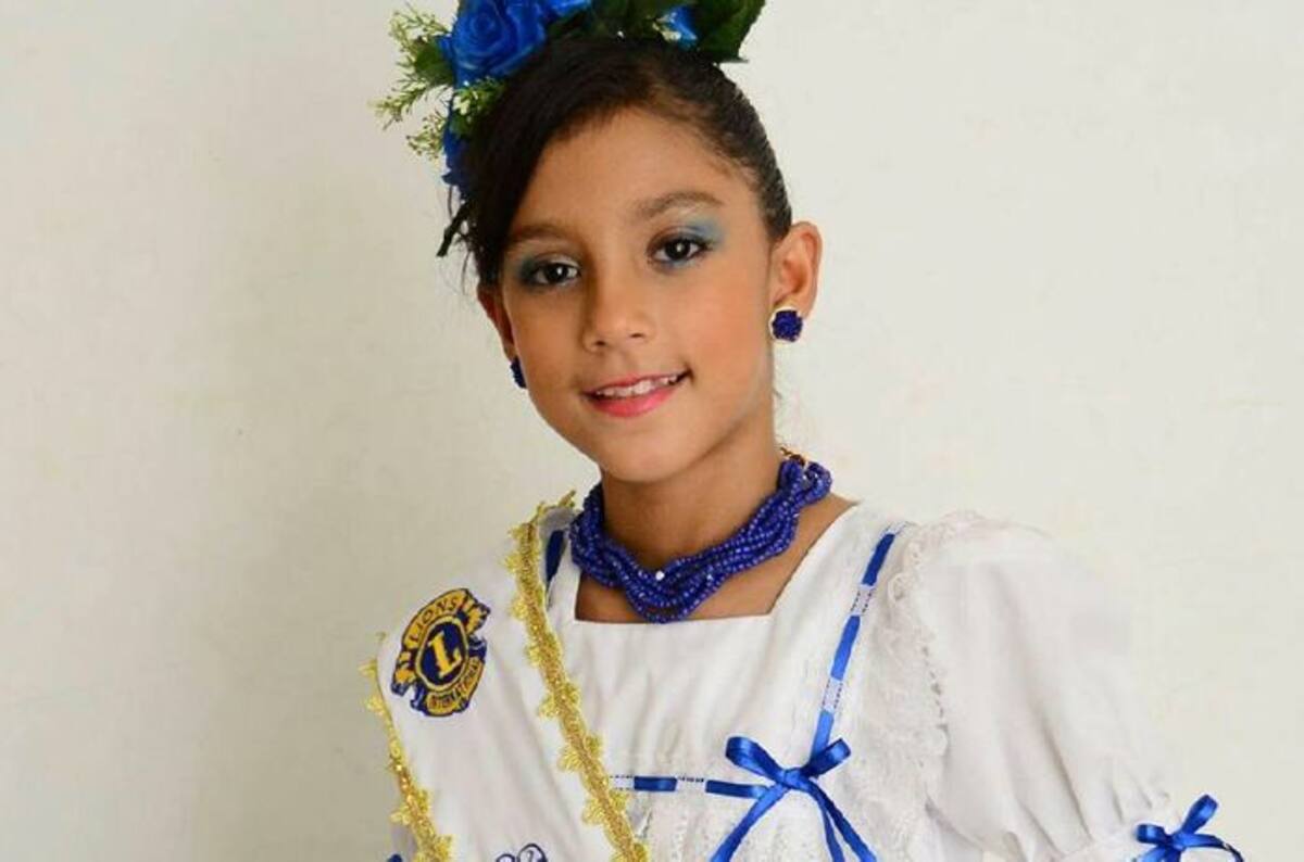 María Angel Vivero Quiroz, reina infantil del porro. Cortesía.