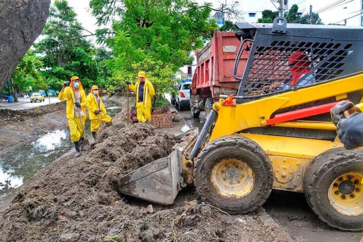 ¿Preparados para las lluvias? Así va la limpieza de los canales en Cartagena