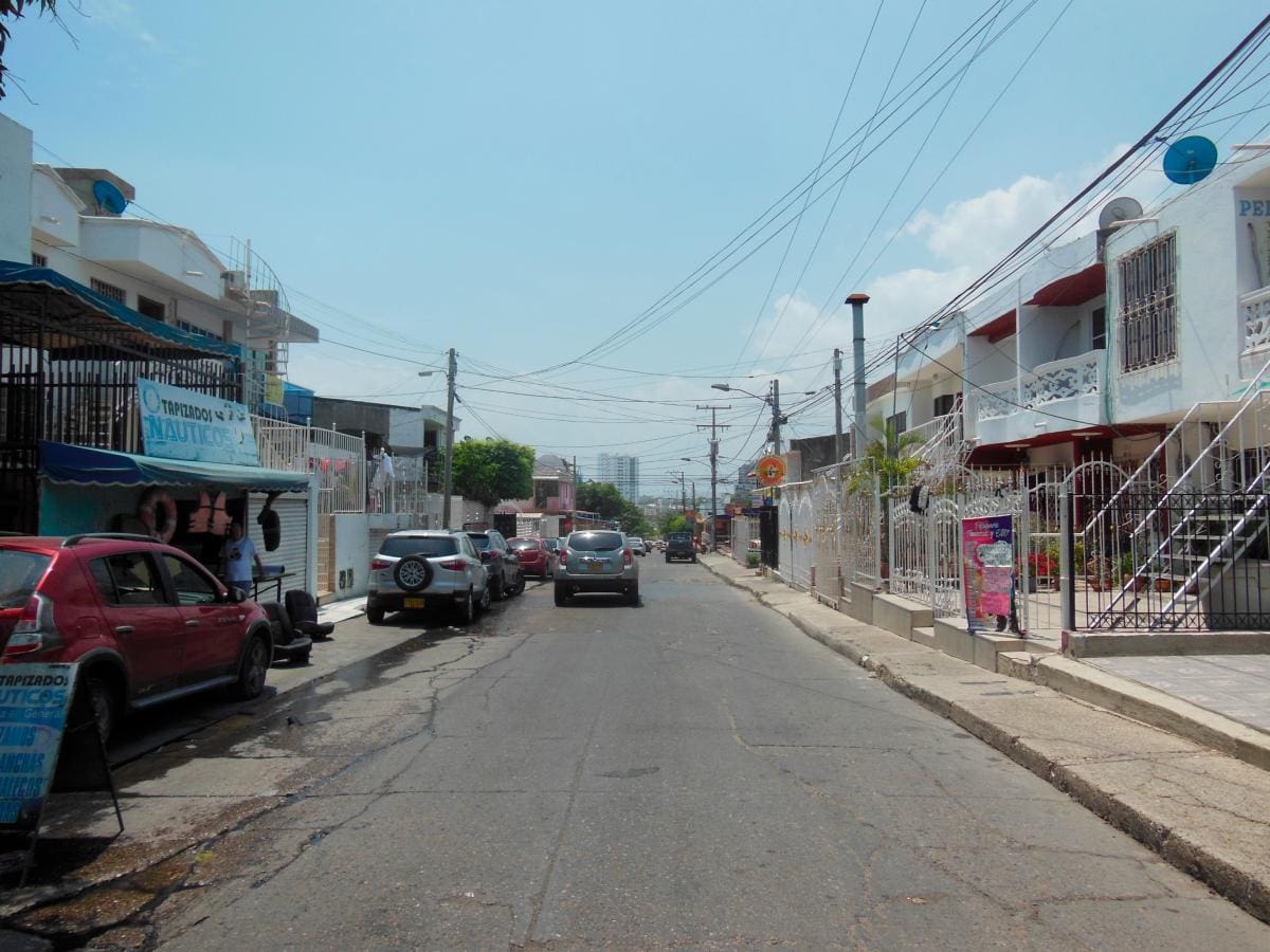 La Transversal 52 es el corazón comercial de la séptima etapa, pero necesita reconstruirse lo más pronto.//fotos rubén darío álvarez p.-el universal.
