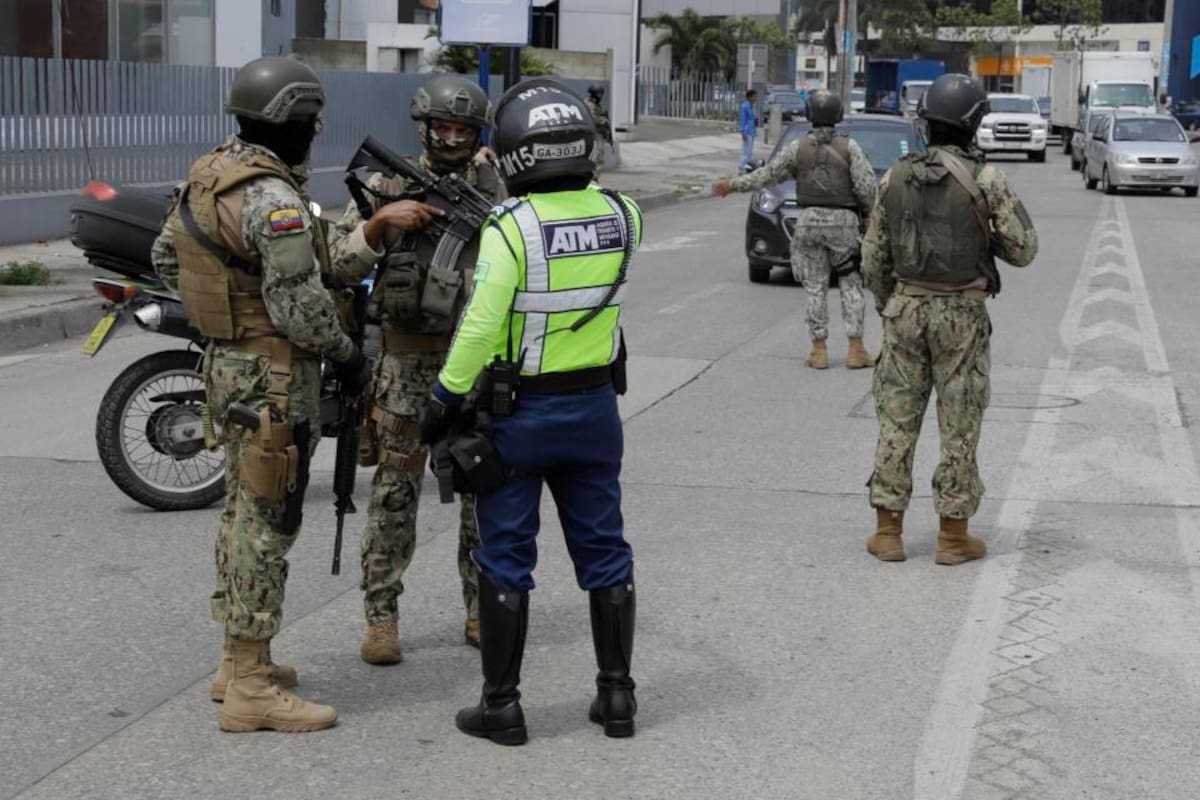 Policía ecuatoriana detiene a 41 personas en operativo contra la delincuencia