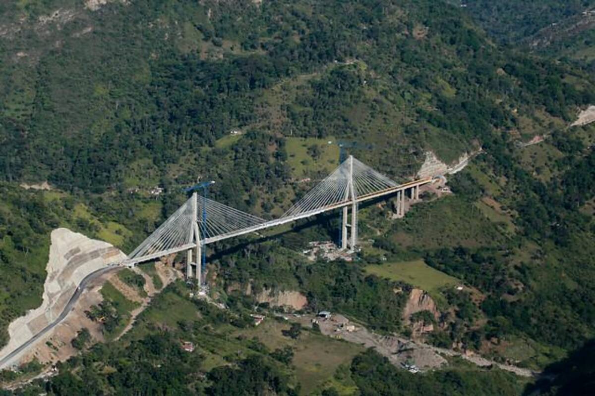 Por grietas y fisuras, expertos recomiendan no recibir el puente Hisgaura
