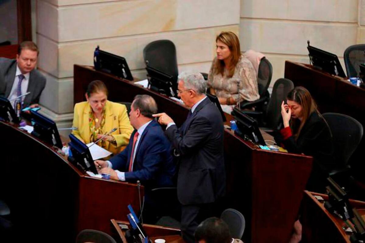 Nueva controversia política en las filas del uribismo