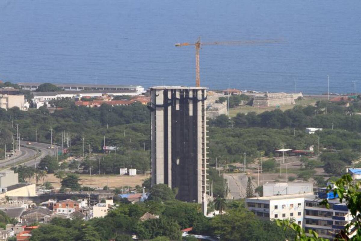 El proyecto Aquarela fue paralizado cuando se levantaba su primera torre, que hoy tiene 25 pisos. Julio Castaño