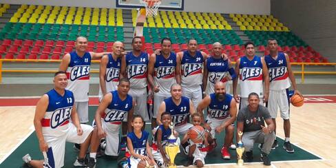La cancha de Bocagrande se alista para el Torneo de Básquet Plus 40