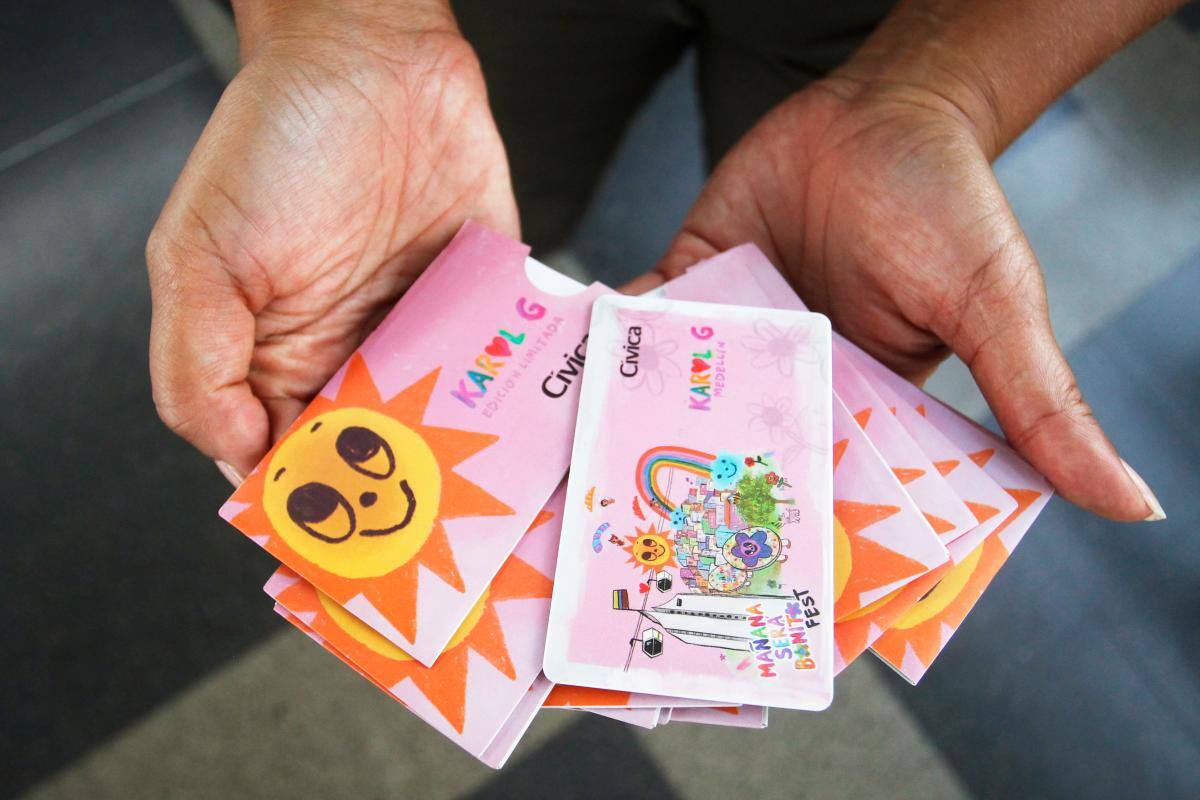 Metro de Medellín lanzó tarjetas de Karol G como antesala del concierto