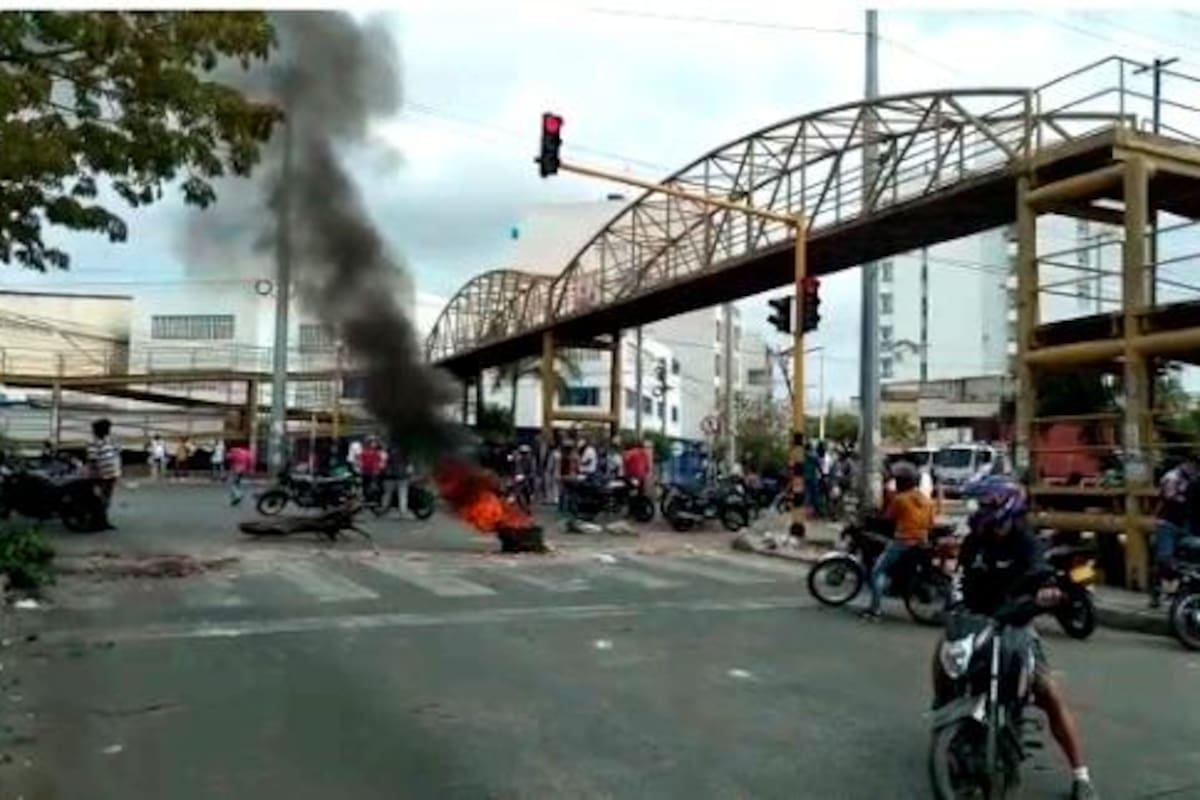 Video: Mototaxistas se toman el puente de Blas de Lezo