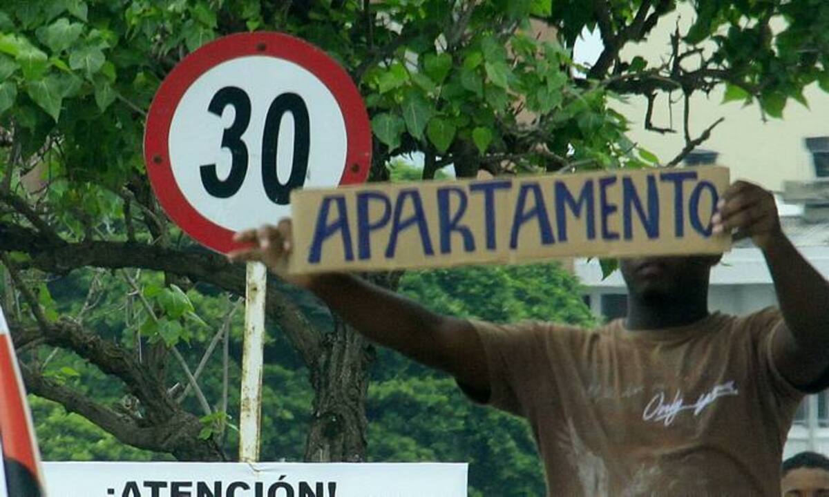 La paraholería, fenómeno creciente en ciudades turísticas. Archivo