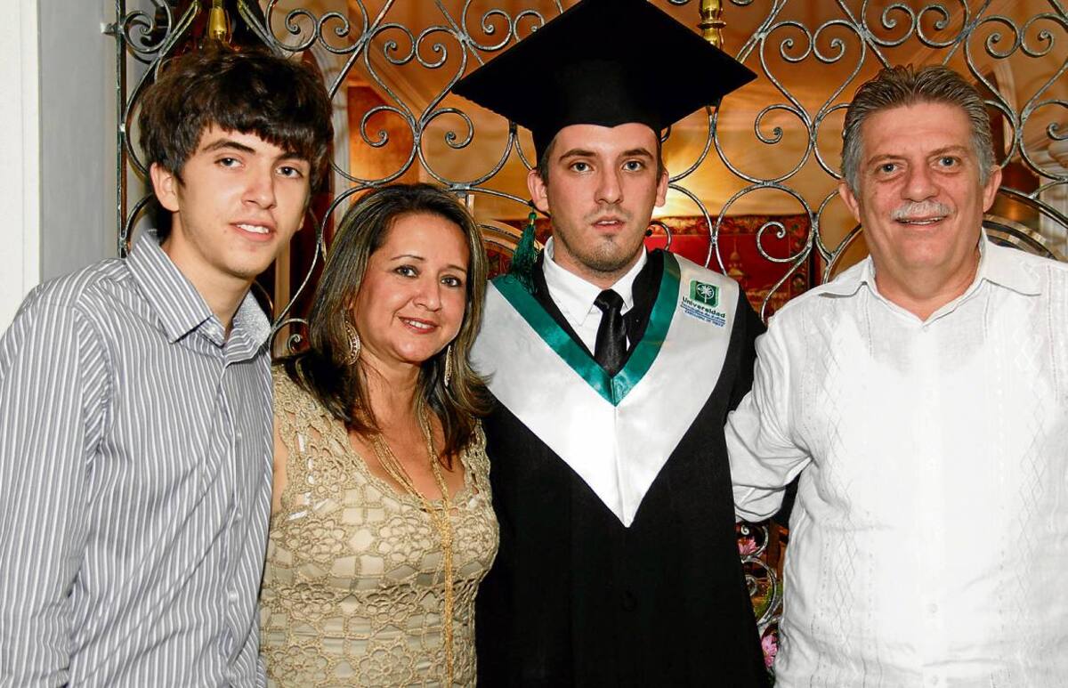 Santiago Mendoza, Martha Ramírez, Gustavo Mendoza y Germán Mendoza Diago. Archivo particular
