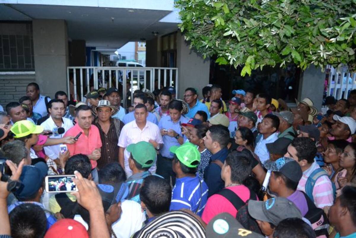 El gobernador de Córdoba se reunió con los líderes indígenas y se comprometió a garantizar la educación de los menores.