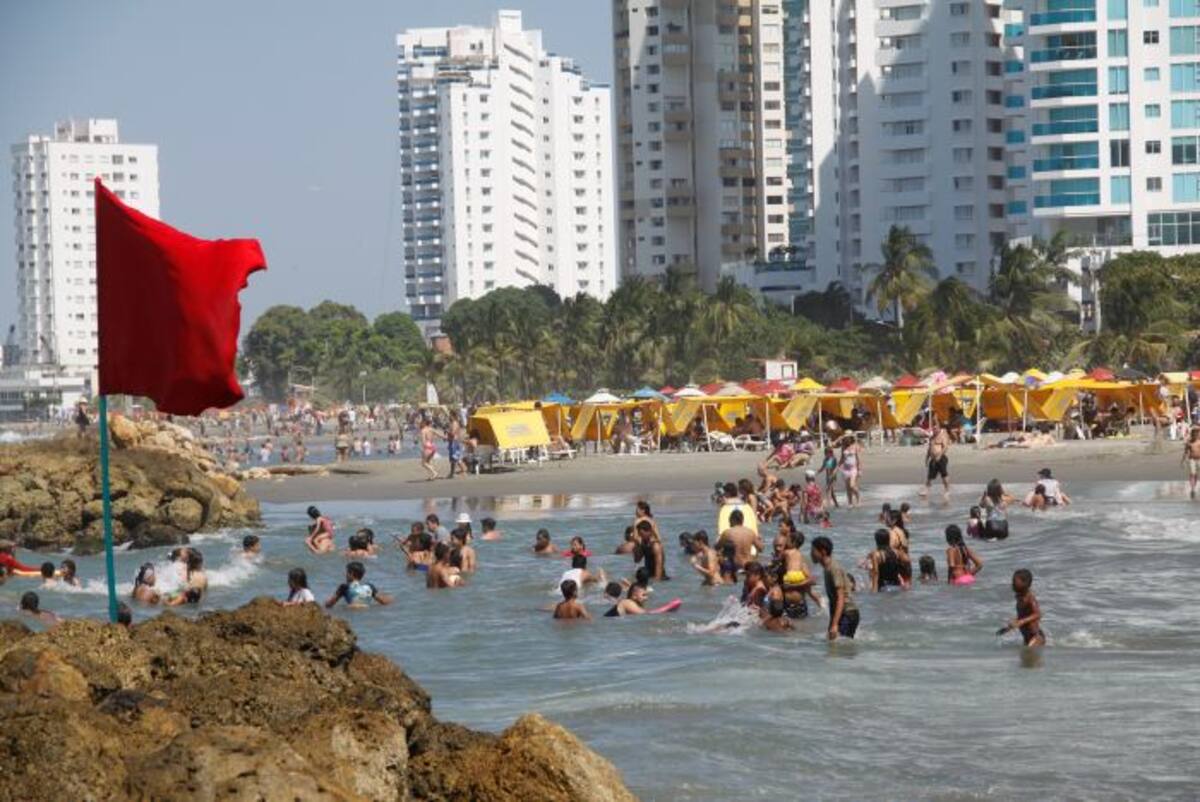 Aquellos que disfrutan de las playas en esta Semana Santa deben ser prudentes, respetar el horario de estas y seguir las instrucciones de los salvavidas para evitar tragedias Archivo
