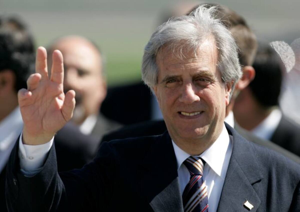 Primer presidente de izquierda (2005-2010) de este país sudamericano de 3,3 millones de habitantes, Vázquez llega a la presidencia "como hace diez años, decidido a concretar". AP Santiago Llanquin