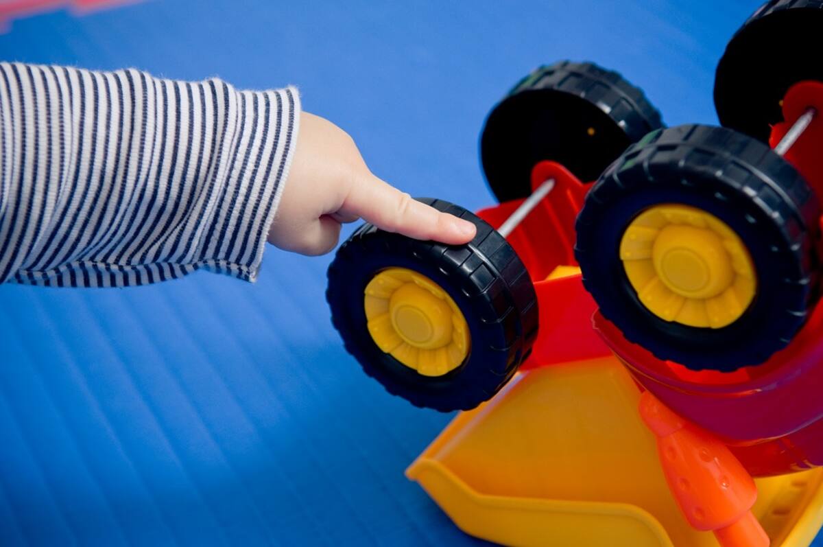 La terapia para los niños con estos síndromes es integral y se debe empezar por integrarlos socialmente. 123 RF