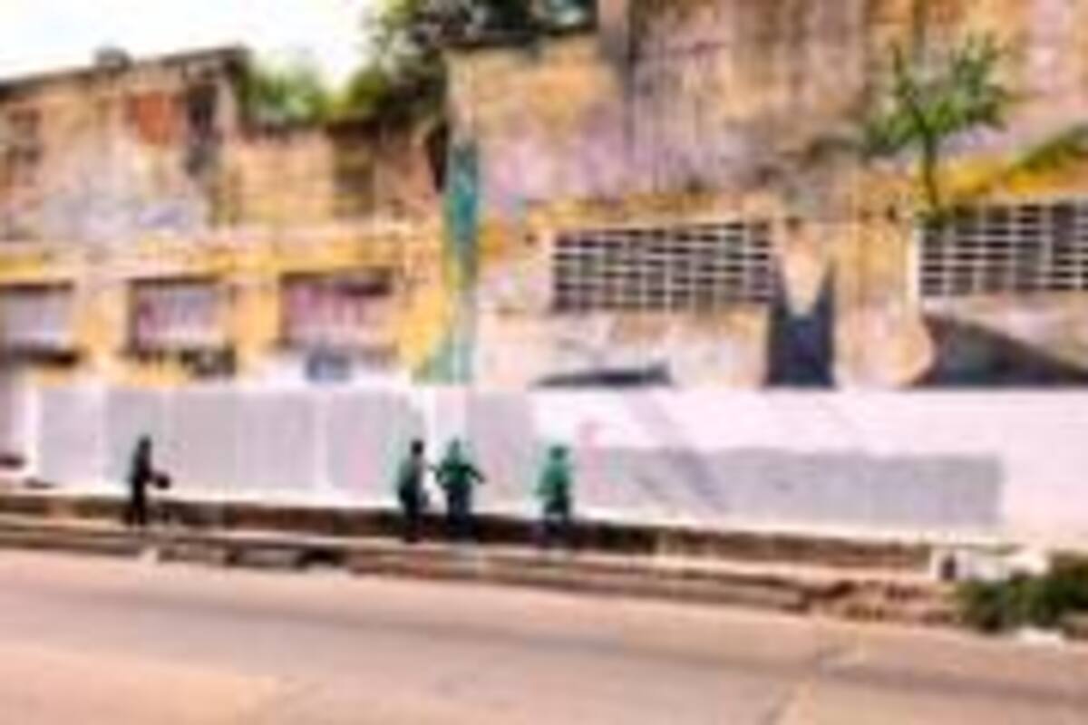 Control Urbano y Espacio Público quitan propaganda ilegal en Barranquilla