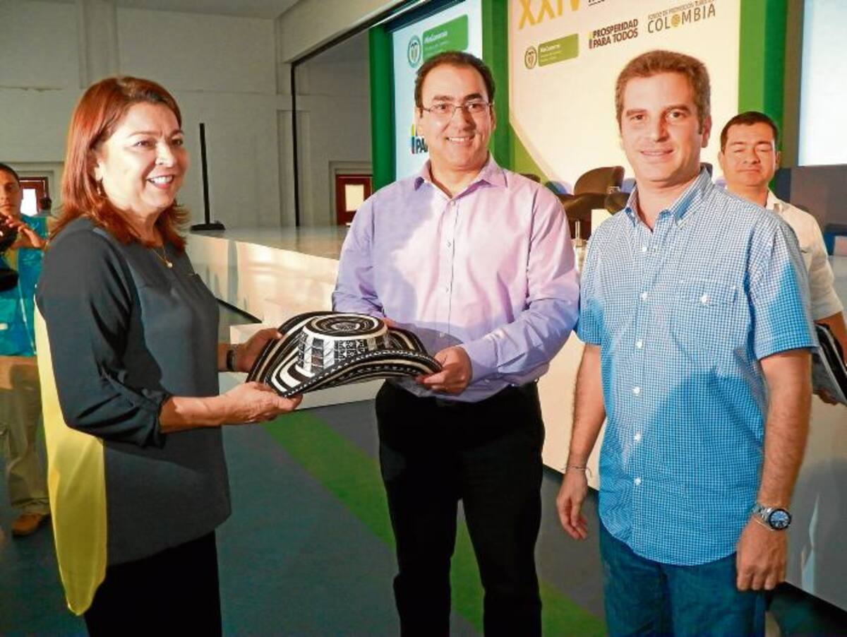 El ministro de turismo, Segio Díazgranados; la gestora social de Córdoba, Luz Elena Muskus, y el alcalde de Montería, Carlos Correa.