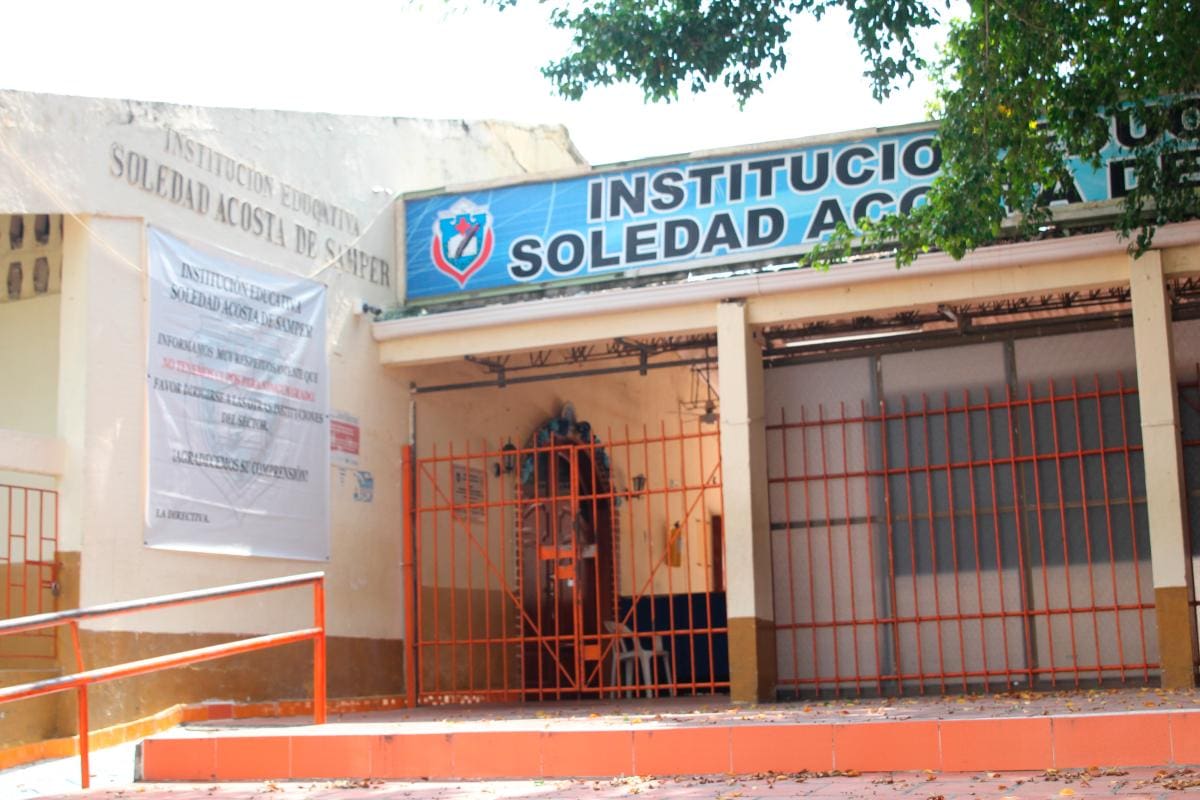 52 estudiantes de la IE Soledad Acosta de Samper pasaron a la U de C