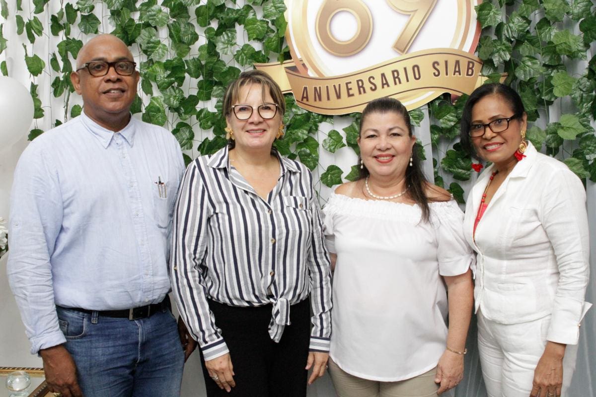 Walberto Rivera, Meryluz Londoño, Martha Maldonado y Magaly Pabuena.