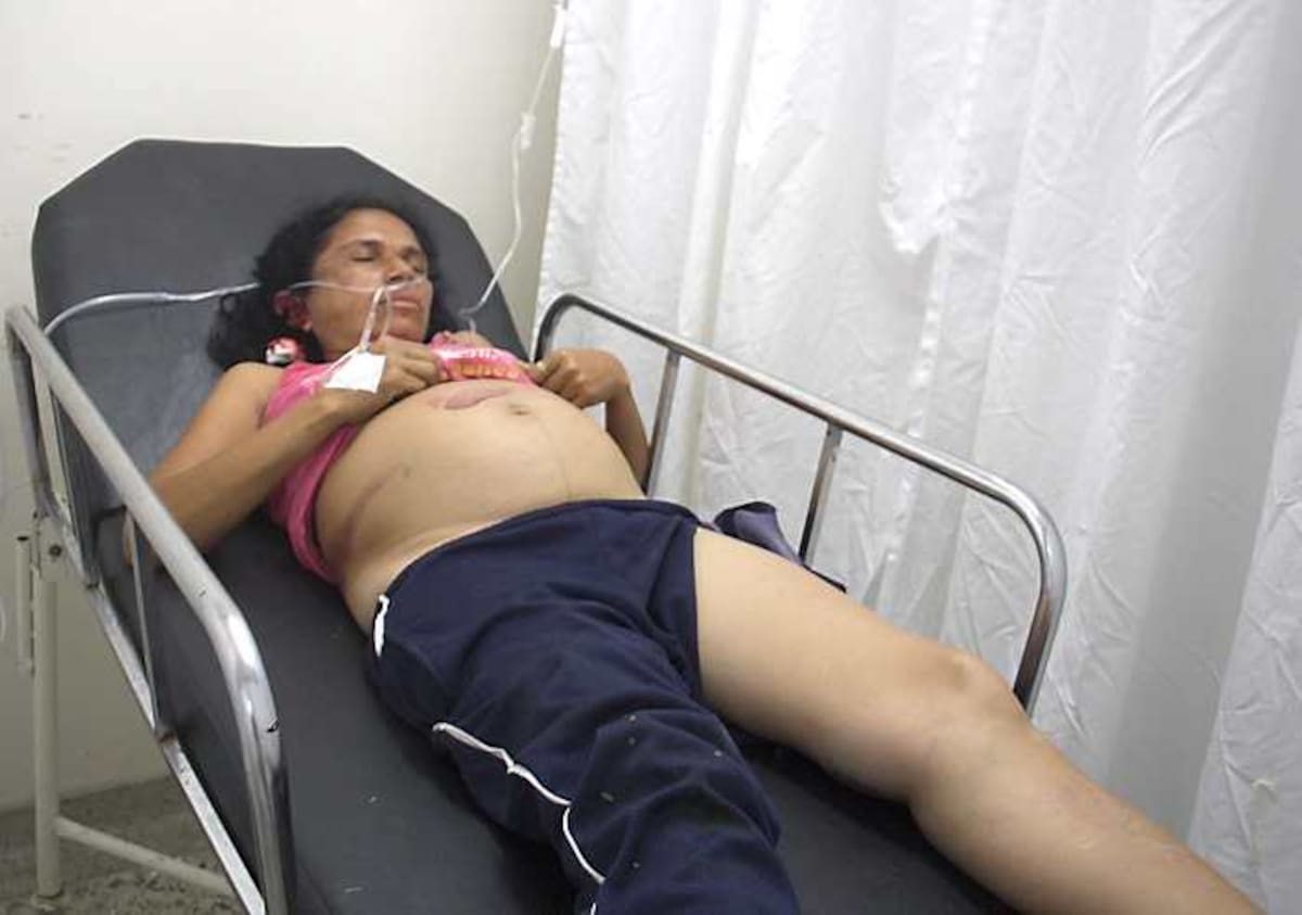 Onalvis Meza Villalba es atendida en la Sala de Urgencias del Hospital Universitario de Sincelejo.