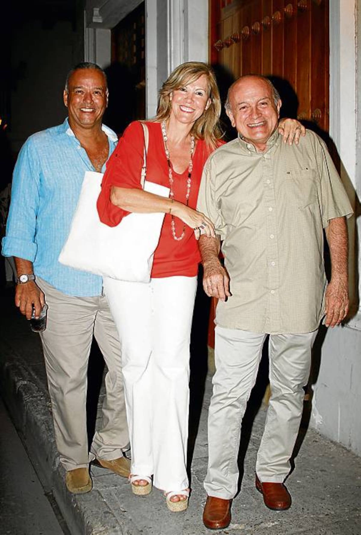 Julio César Caicedo, Dilian Francisca Toro y el periodista del programa La Luciérnaga, Gustavo Álvarez Gardeazabal.