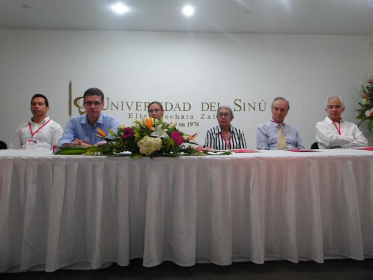En la foto: Dr. Carlos Alfonso, Dr. José Rincón, Dra, Gloria Pérez, Dra. María Teresa Daza, Dr. Eduardo Arenas y Dr. Ramiro Prada. CORTESÍA