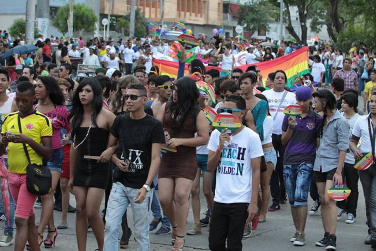 Centenares de miembros desfilaron por la carrera 44 desde la calle 72 hasta La Plaza de La Paz. COLPRENSA