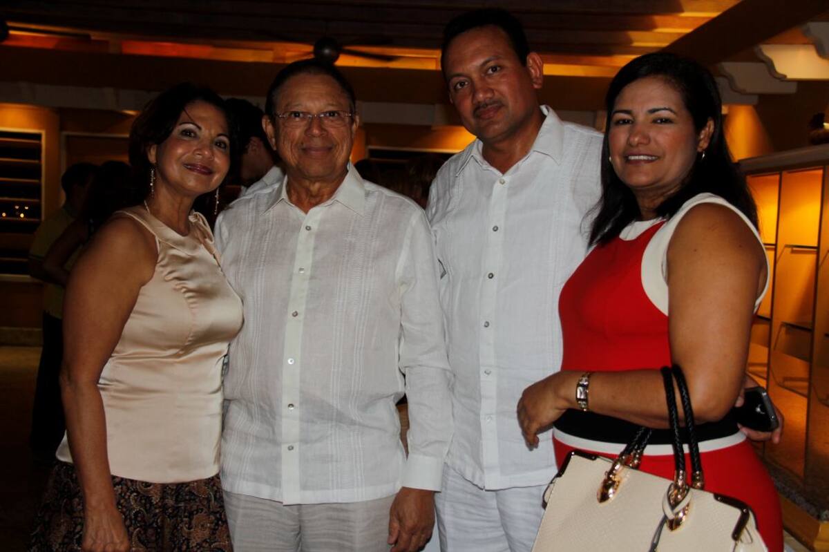 Gloria Giammaría, Hernando Osorio, Eduardo García y Yojaira Pérez de García.